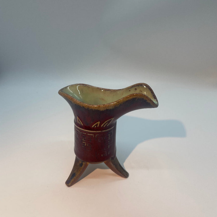 JUE Wine JUG Tripod Antique Style