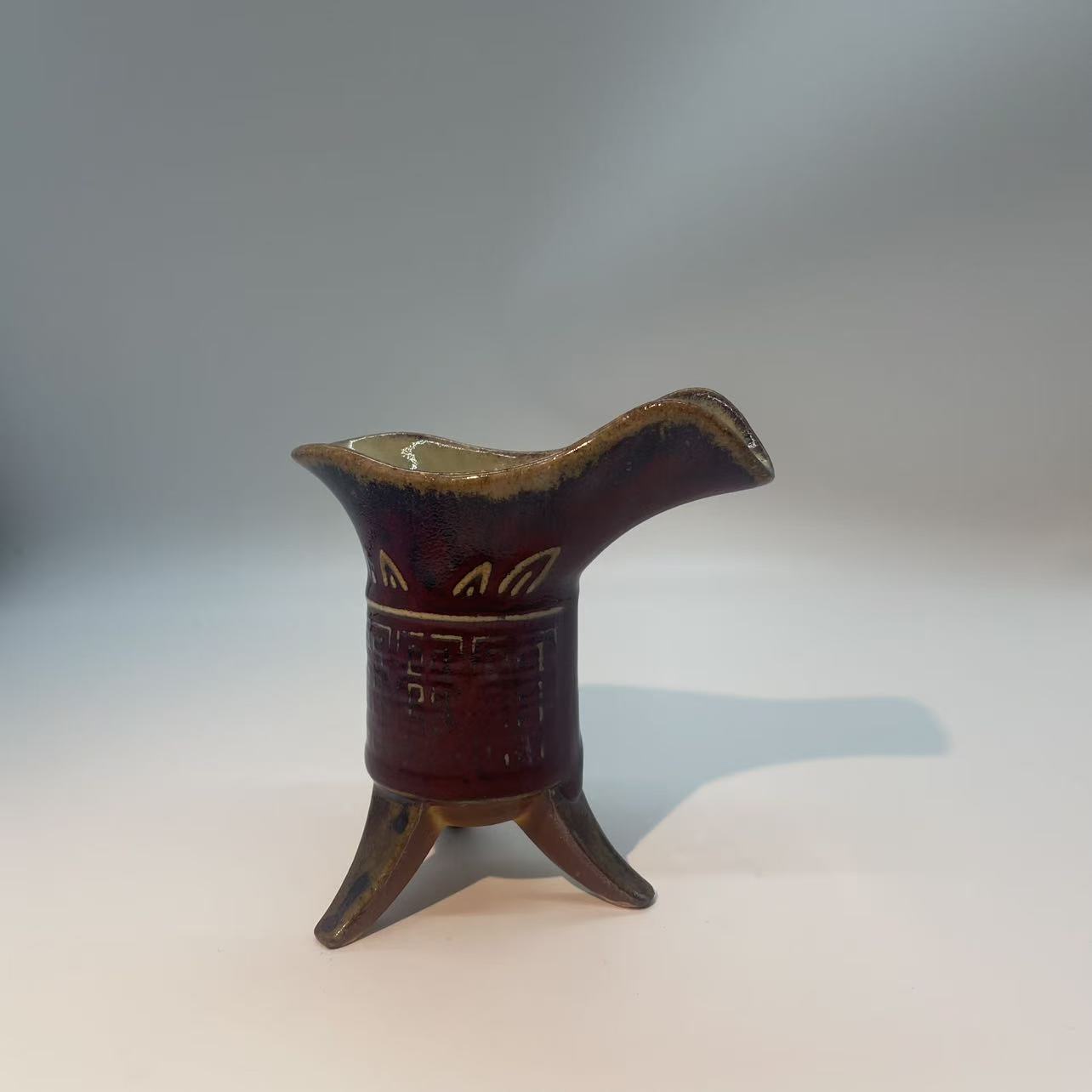 JUE Wine JUG Tripod Antique Style