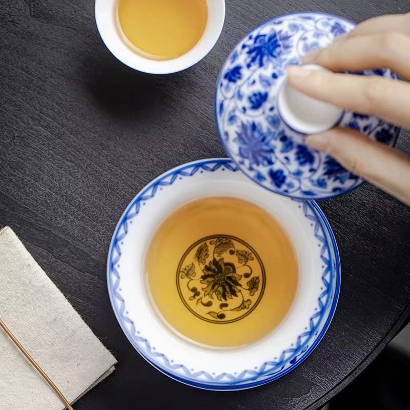 Blue and White Intertwining Lotus Gaiwan