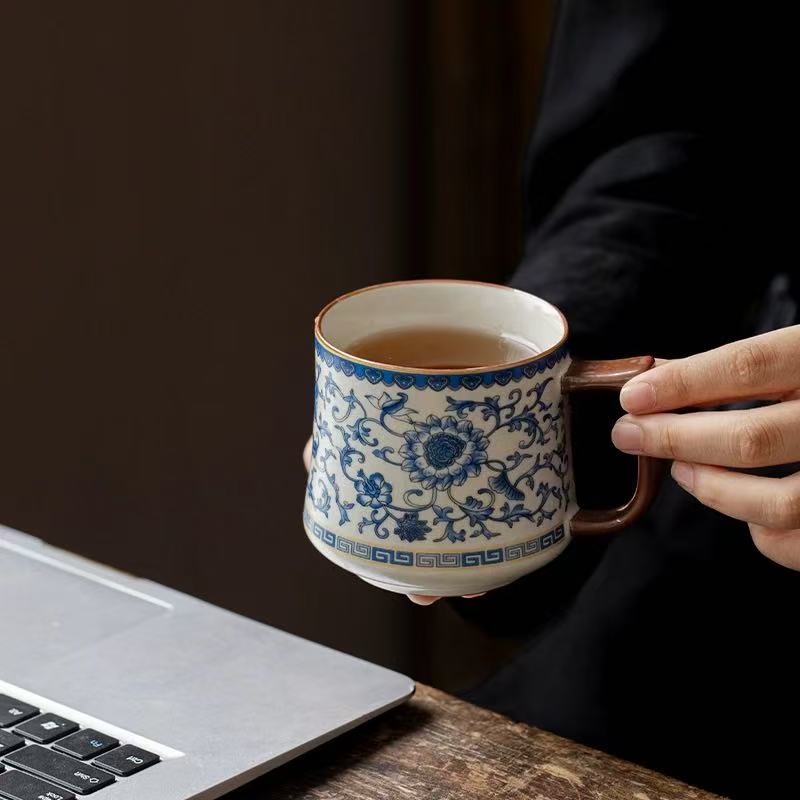Classic Blue and White Lotus Porcelain Mug with Lid