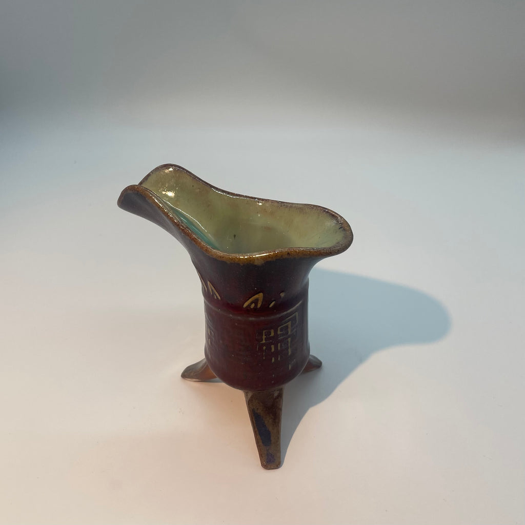 JUE Wine JUG Tripod Antique Style
