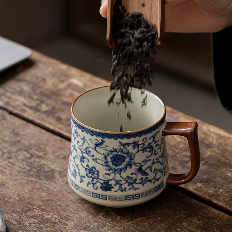 Classic Blue and White Lotus Porcelain Mug with Lid