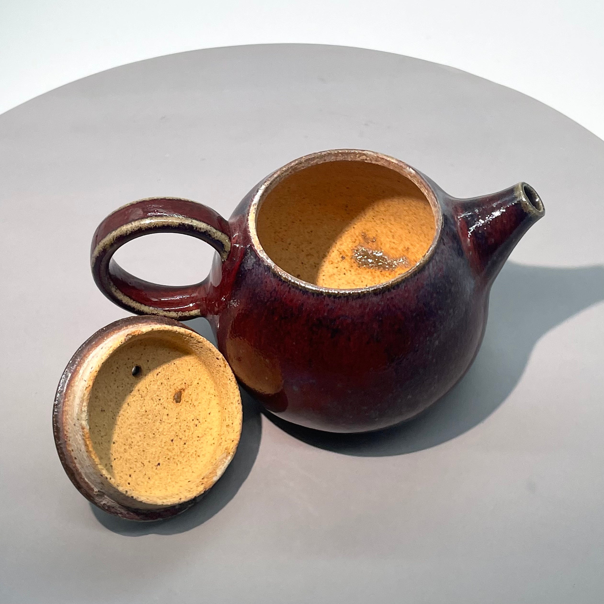 Red-Glazed Teapot - Elegant Ceramic Teapot for Tea Lovers